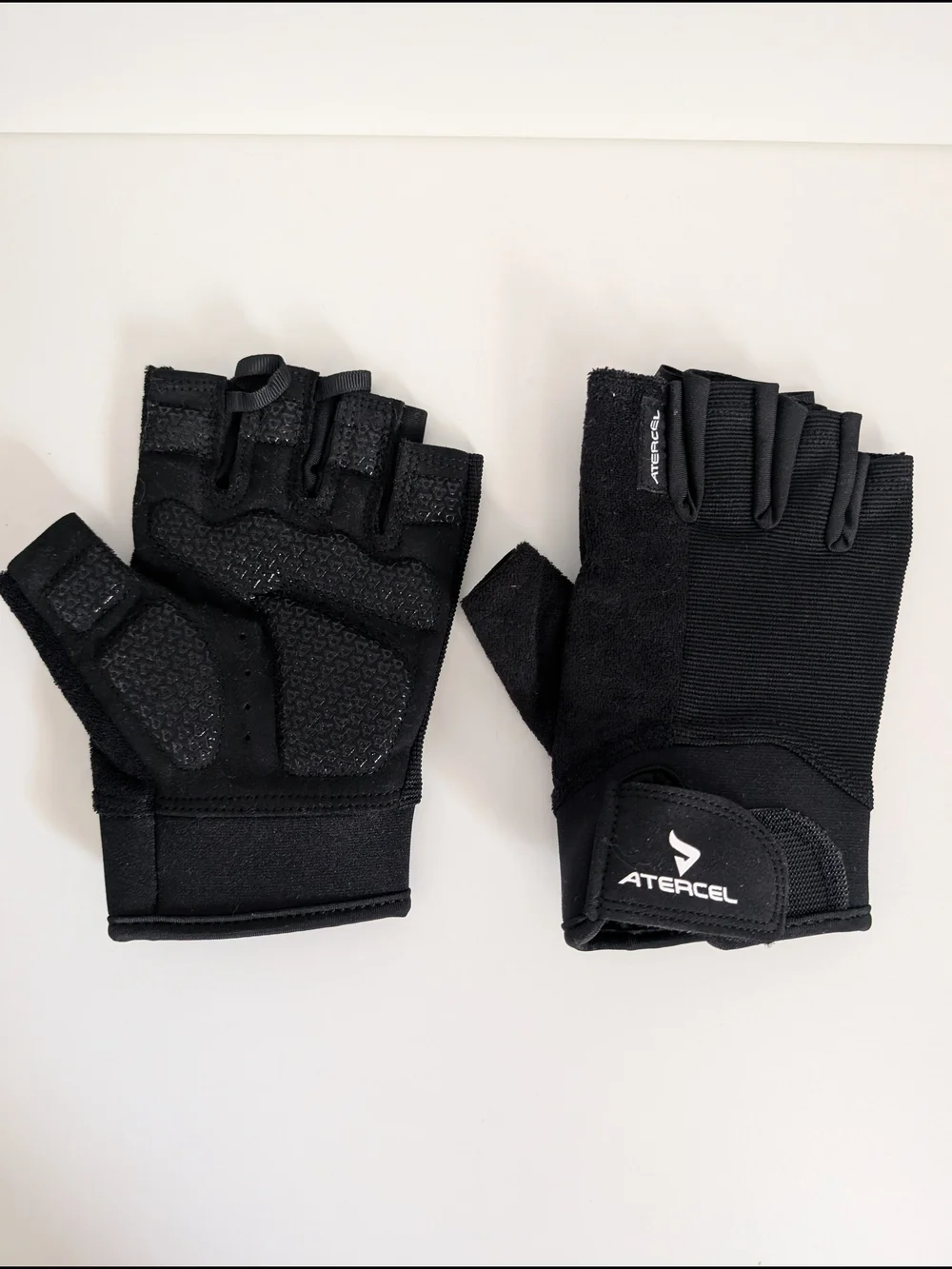 NWT Atercel Black Fingerless Workout Gloves Medium